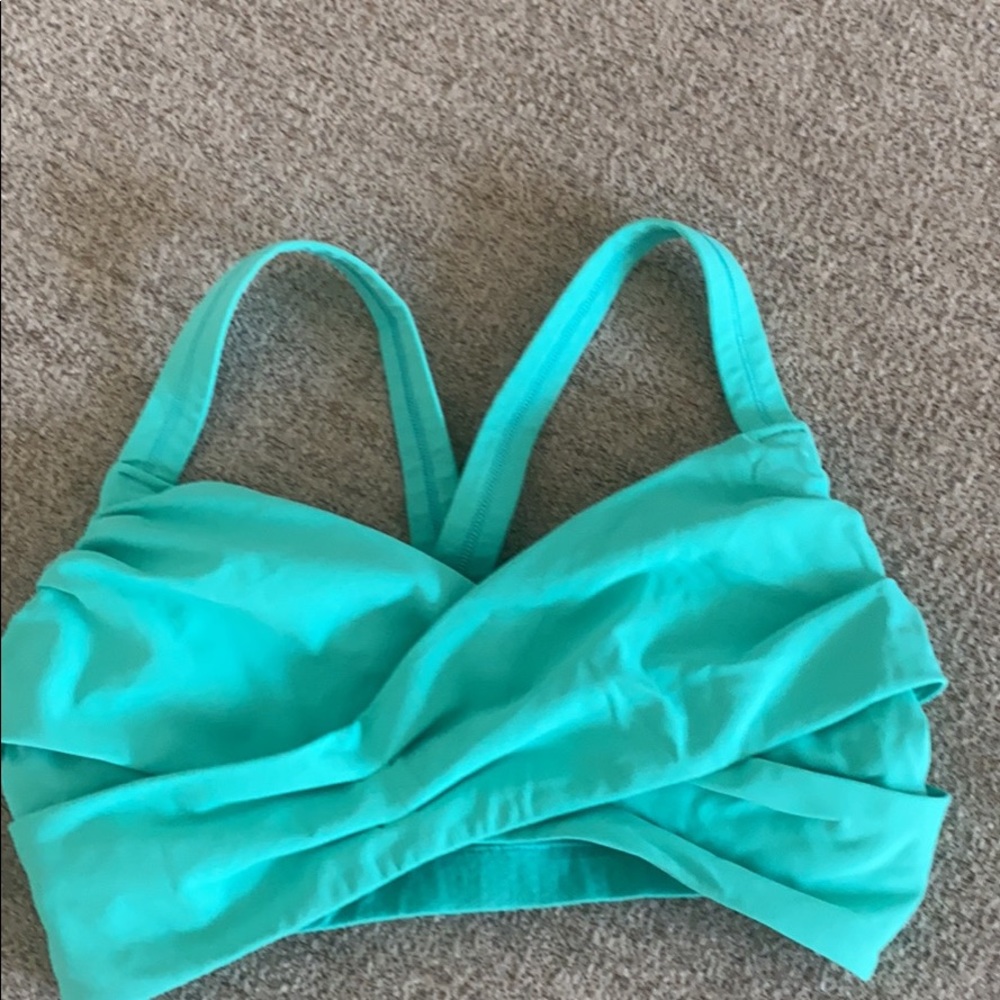 Lululemon sports bra size 4